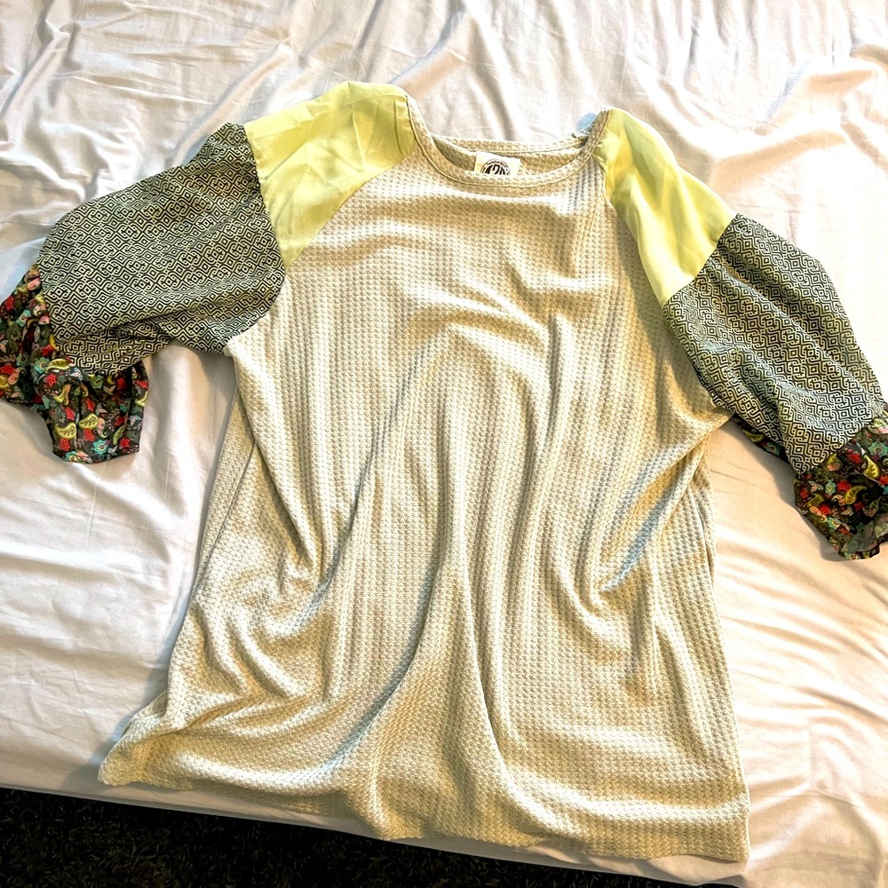 Tees 2 ur door. Beige waffle top.